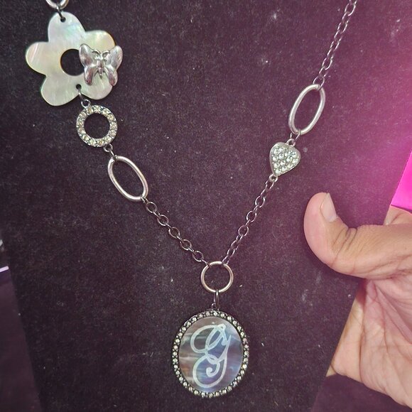 💜A light purple holographic color Guess Necklace - Picture 2 of 9